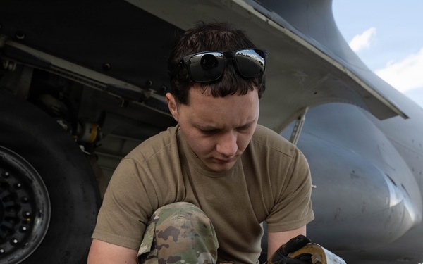 C-17 tire change