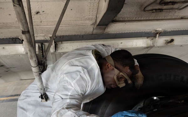 C-17 tire change