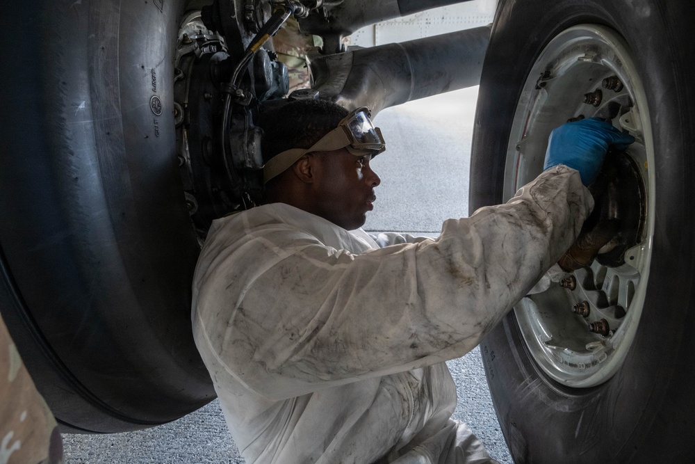 C-17 tire change