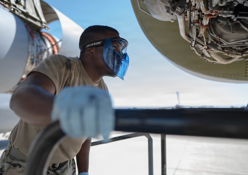 105th C-17 engine maintenance