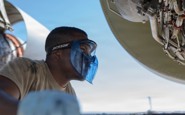 105th C-17 engine maintenance