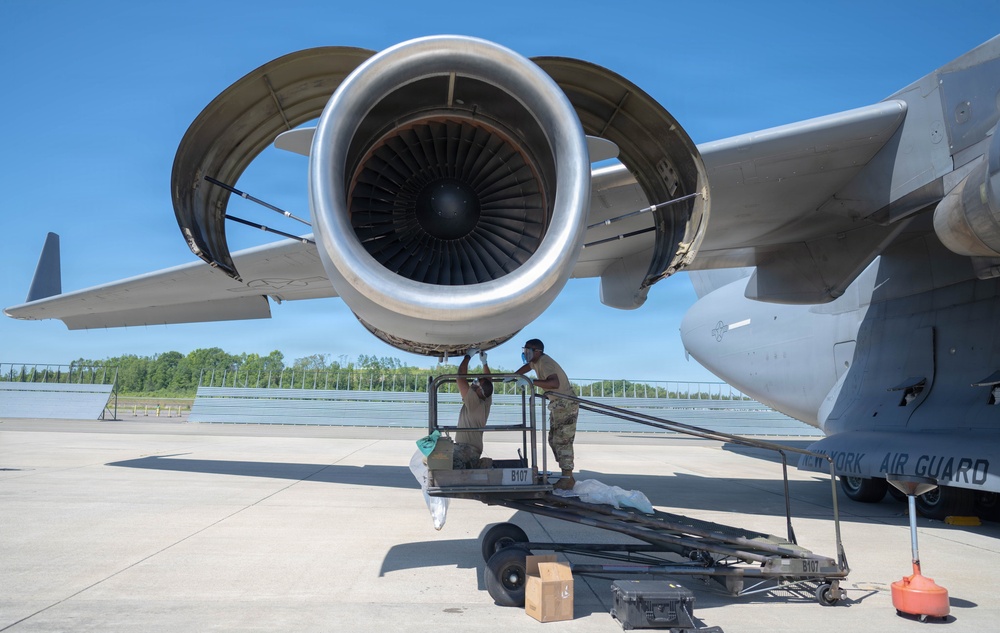 105th C-17 engine maintenance