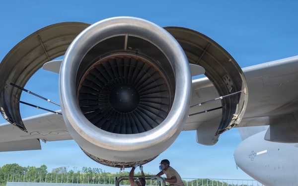 105th C-17 engine maintenance
