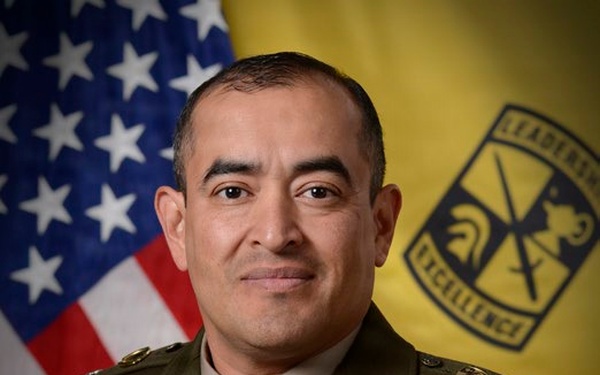 DLA Energy Middle East welcomes new commander, honors outgoing commander’s leadership