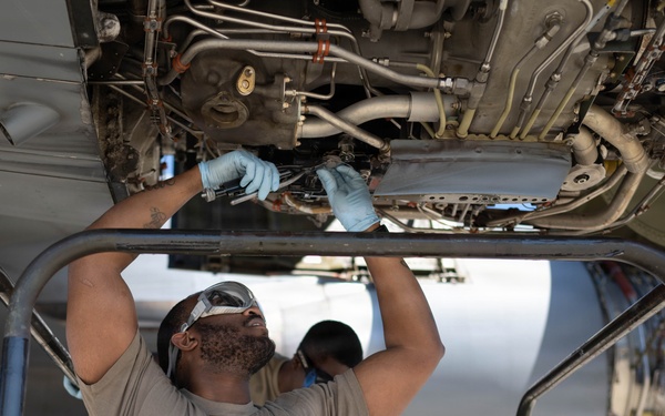 105th C-17 engine maintenance