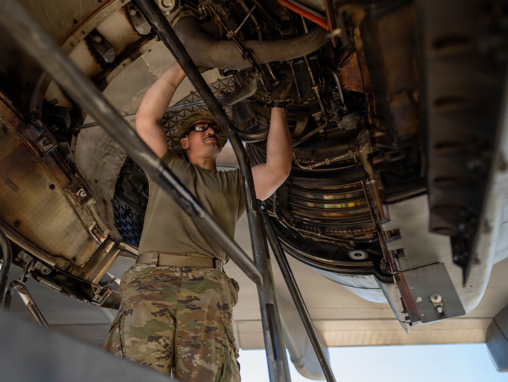 105th C-17 engine maintenance