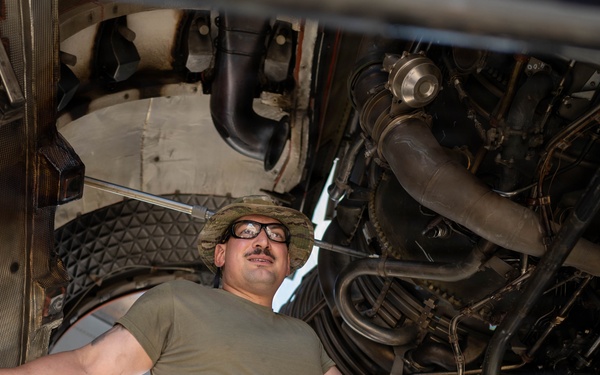 105th C-17 engine maintenance