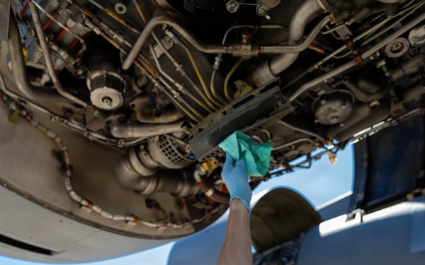 105th C-17 engine maintenance