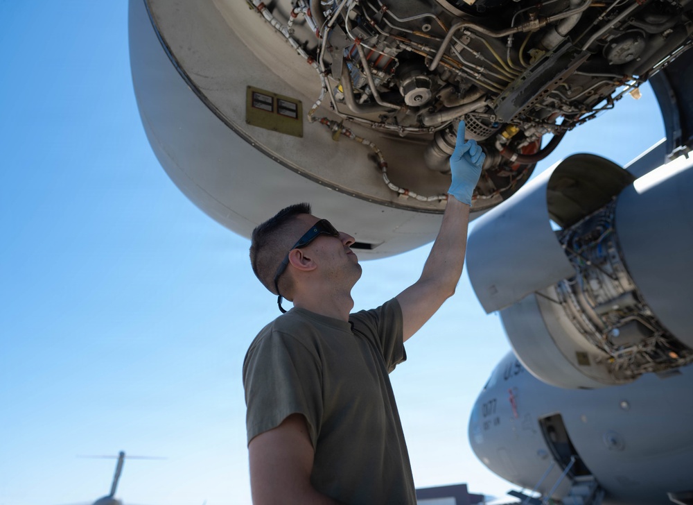 105th C-17 engine maintenance