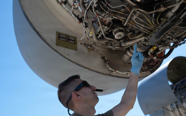 105th C-17 engine maintenance