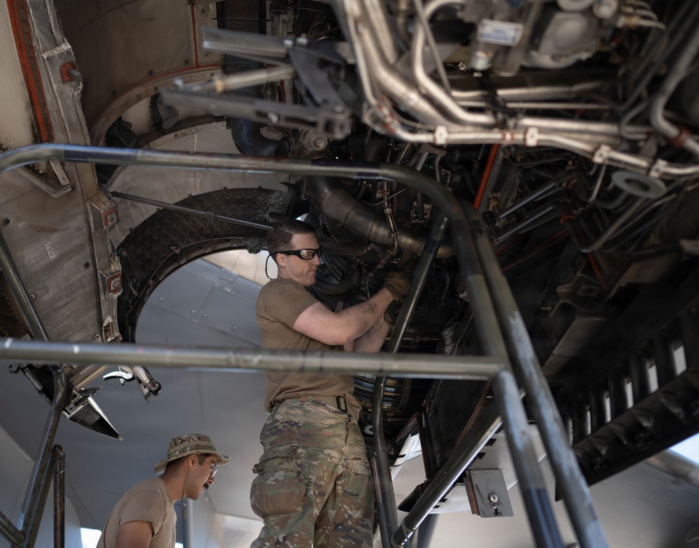 105th C-17 engine maintenance