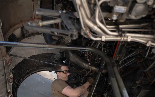 105th C-17 engine maintenance