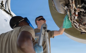 105th C-17 engine maintenance