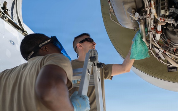 105th C-17 engine maintenance