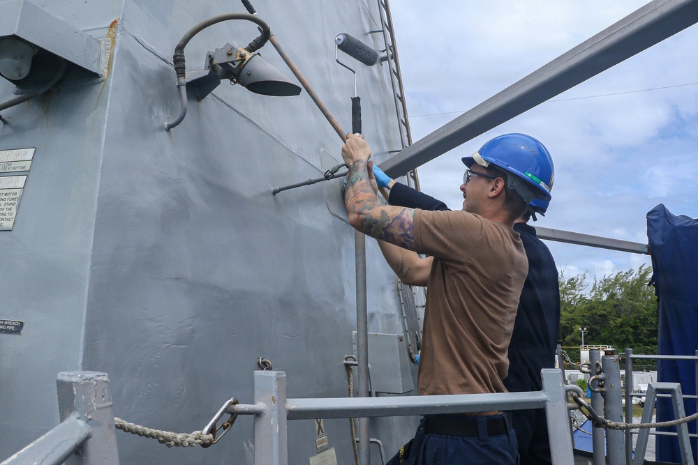 Frank E. Petersen Jr. Sailors Conduct Top Side Preservation