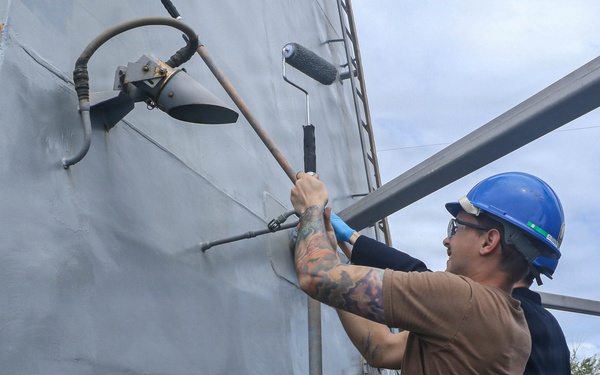 Frank E. Petersen Jr. Sailors Conduct Top Side Preservation