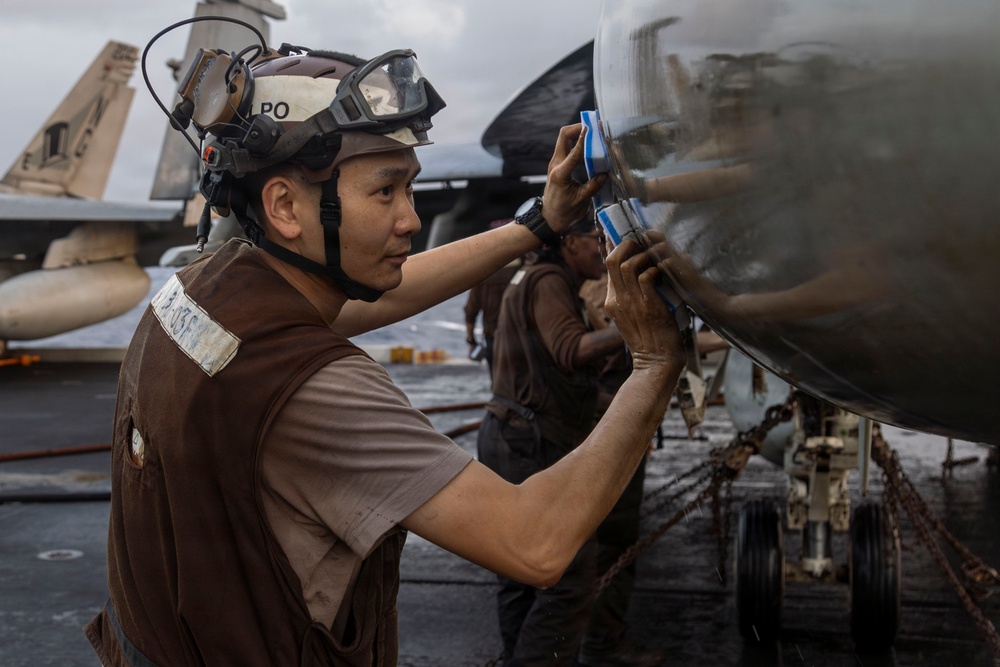 Abraham Lincoln Conducts Flight Deck Operations