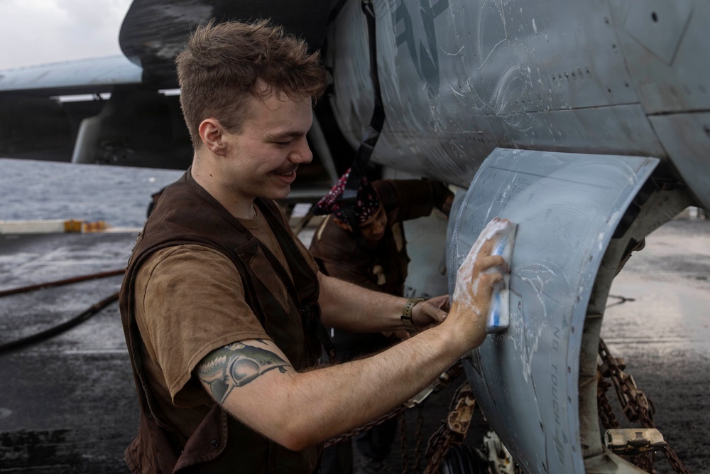 Abraham Lincoln Conducts Flight Deck Operations