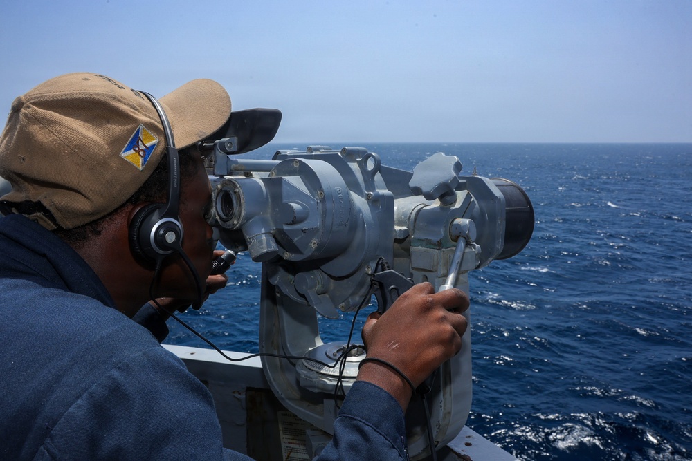 USS Mason Conducts Bridge Ops