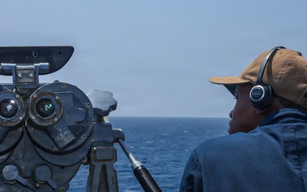 USS Mason Conducts Bridge Ops
