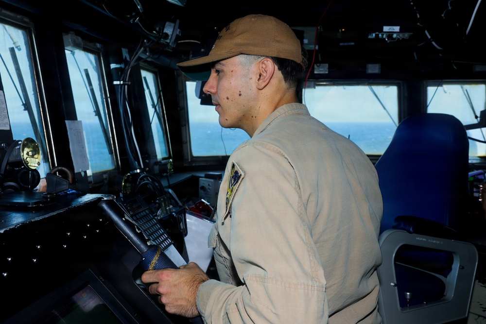 USS Mason Conducts Bridge Ops