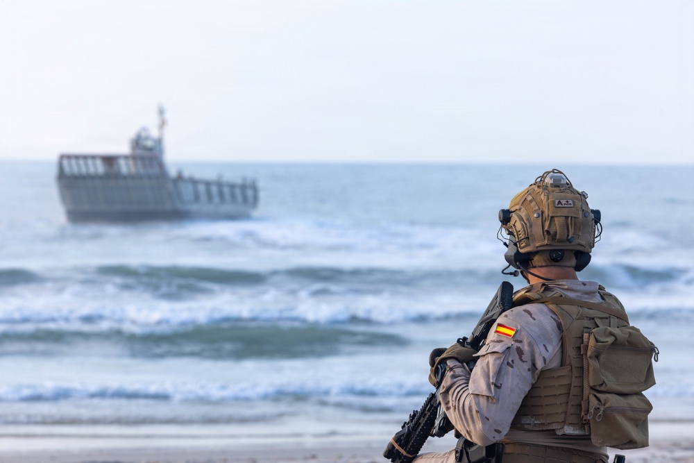 Fleet Exercise 250 | Spanish marine corps offload