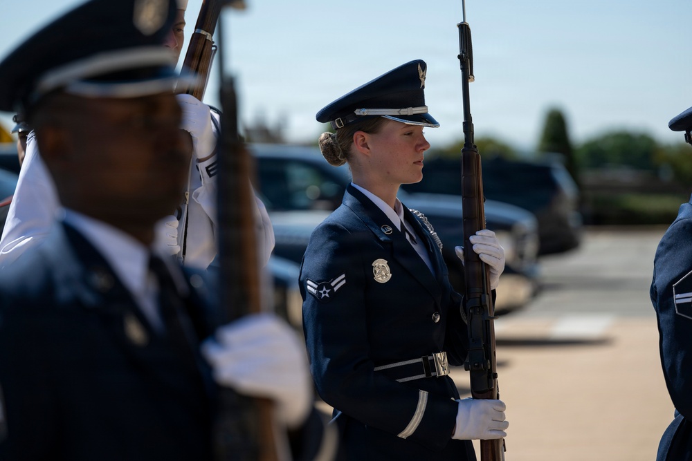 SW Hosts Italian MINDEF at Pentagon