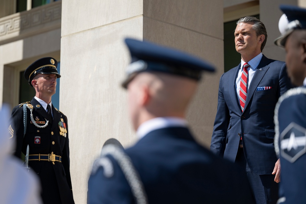SW Hosts Italian MINDEF at Pentagon