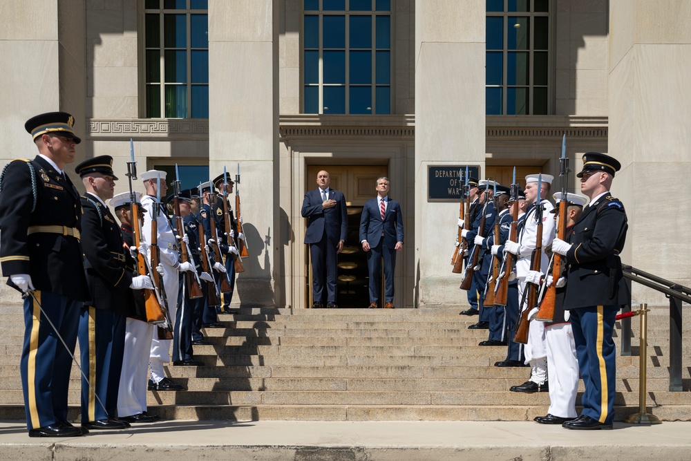 SW Hosts Italian MINDEF at Pentagon