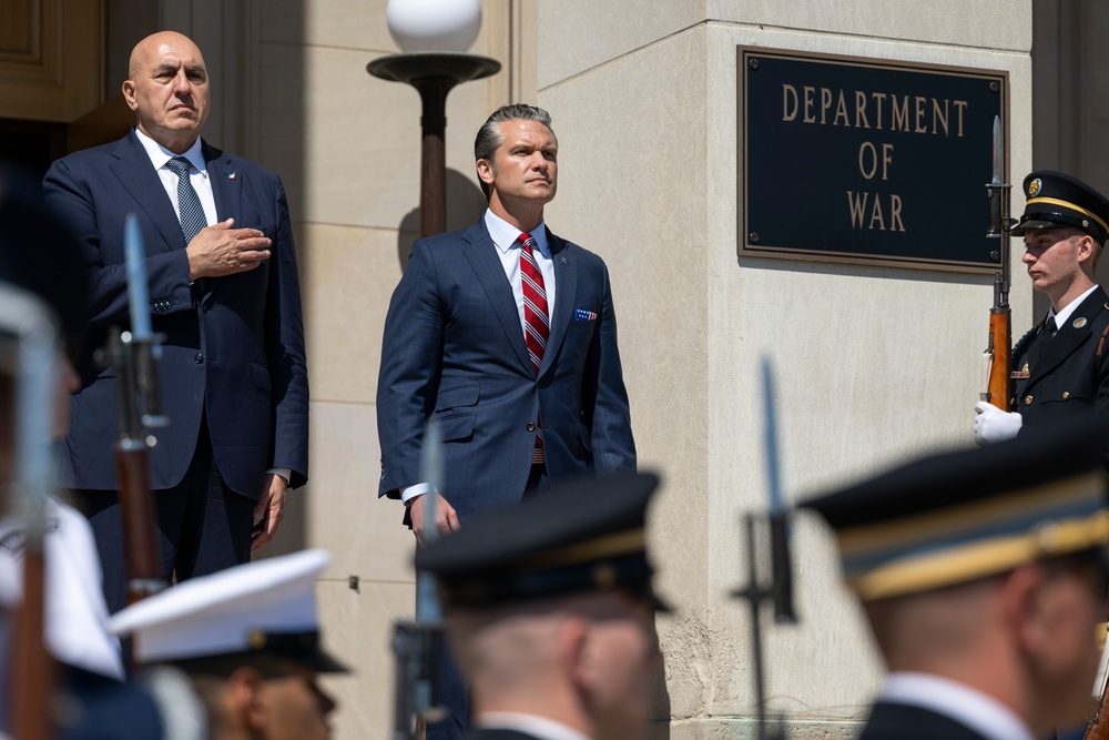 SW Hosts Italian MINDEF at Pentagon