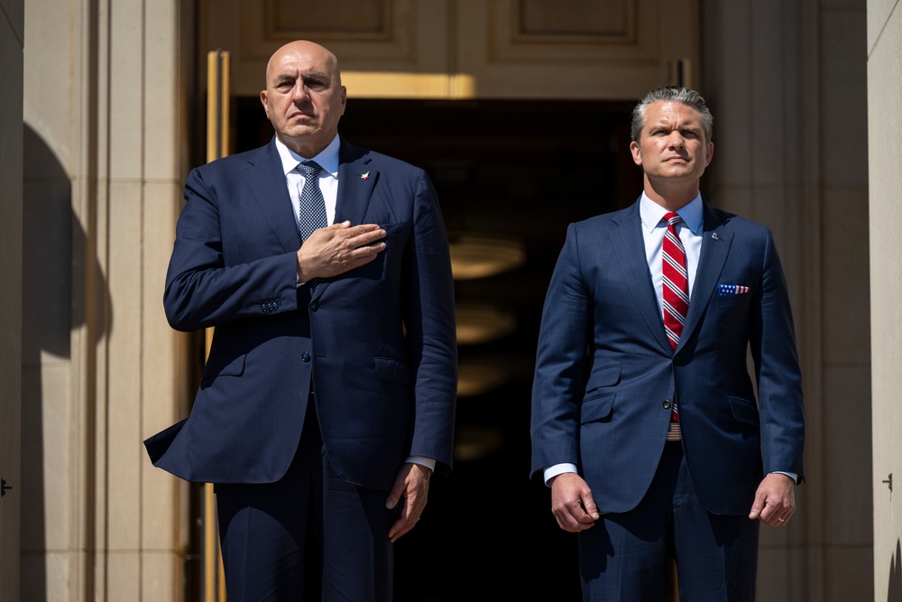 SW Hosts Italian MINDEF at Pentagon