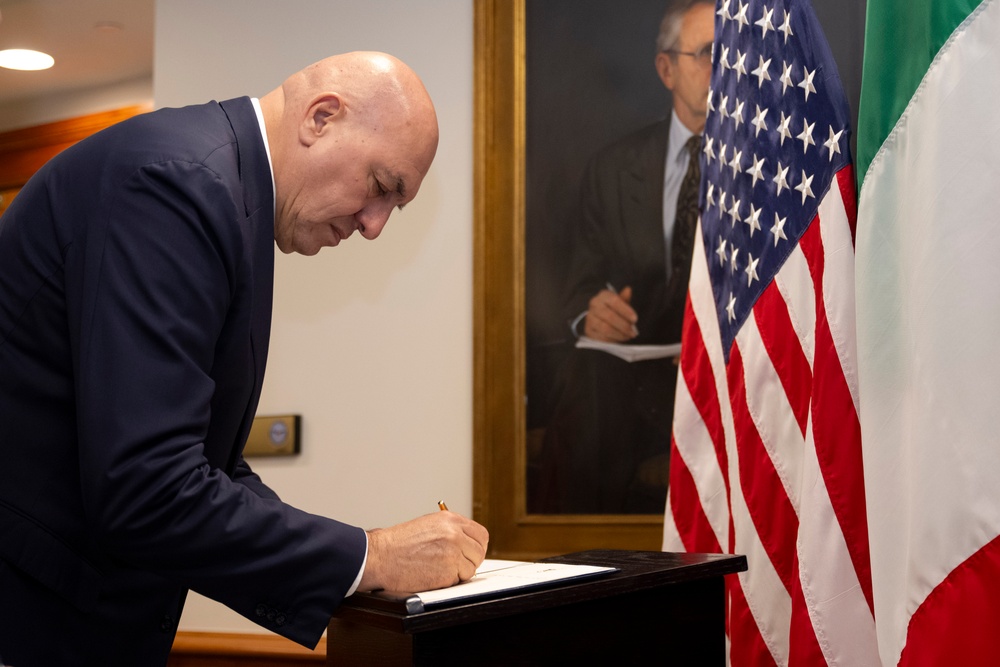 SW Hosts Italian MINDEF at Pentagon