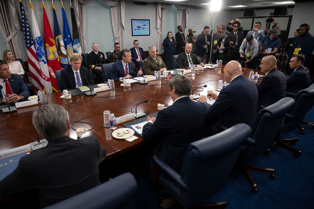 SW Hosts Italian MINDEF at Pentagon