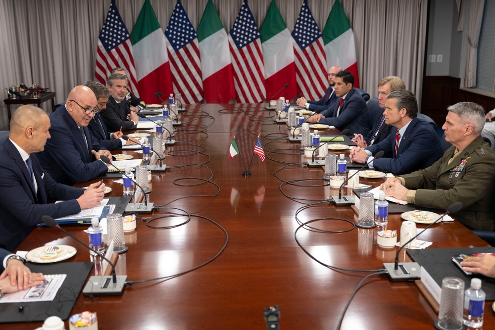 SW Hosts Italian MINDEF at Pentagon
