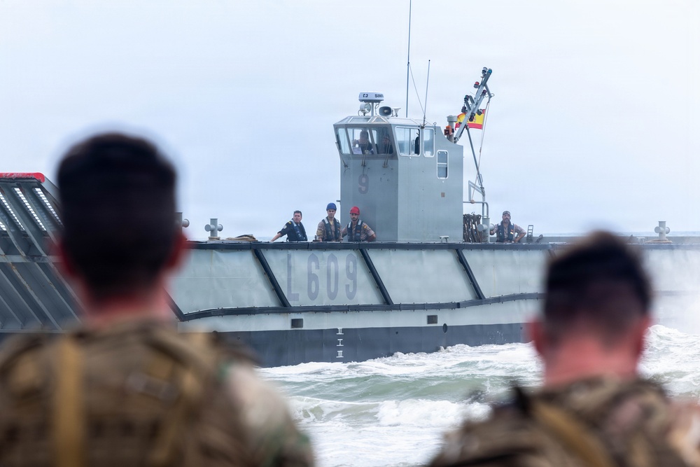 Fleet Exercise 250 | French marine corps offload