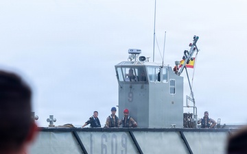Fleet Exercise 250 | French marine corps offload