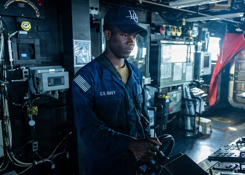 Donald Cook (DDG 75) pilot house