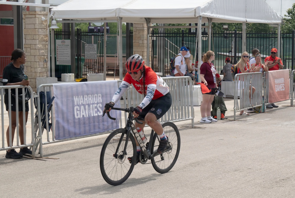 Team Marine Corps Takes on Warrior Games Cycling