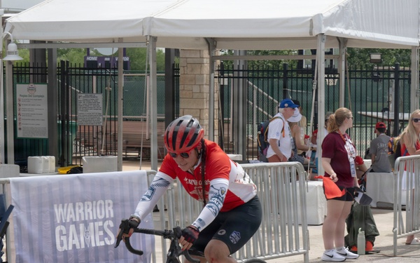 Team Marine Corps Takes on Warrior Games Cycling