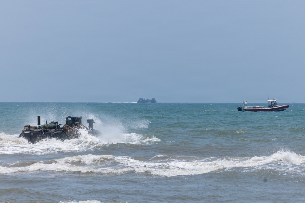 Type Commander's Amphibious Training | Amphibious Combat Vehicle splash