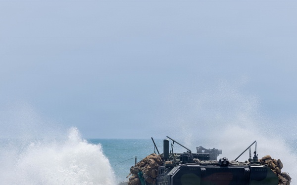 Fleet Exercise 250 | amphibious combat vehicle splash
