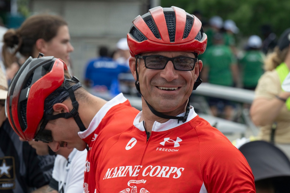 Team Marine Corps Takes on Warrior Games Cycling