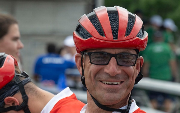 Team Marine Corps Takes on Warrior Games Cycling