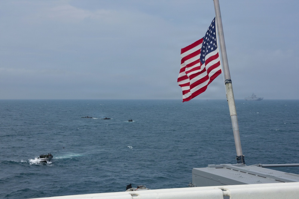 ACV's Approach Kearsarge During TCAT