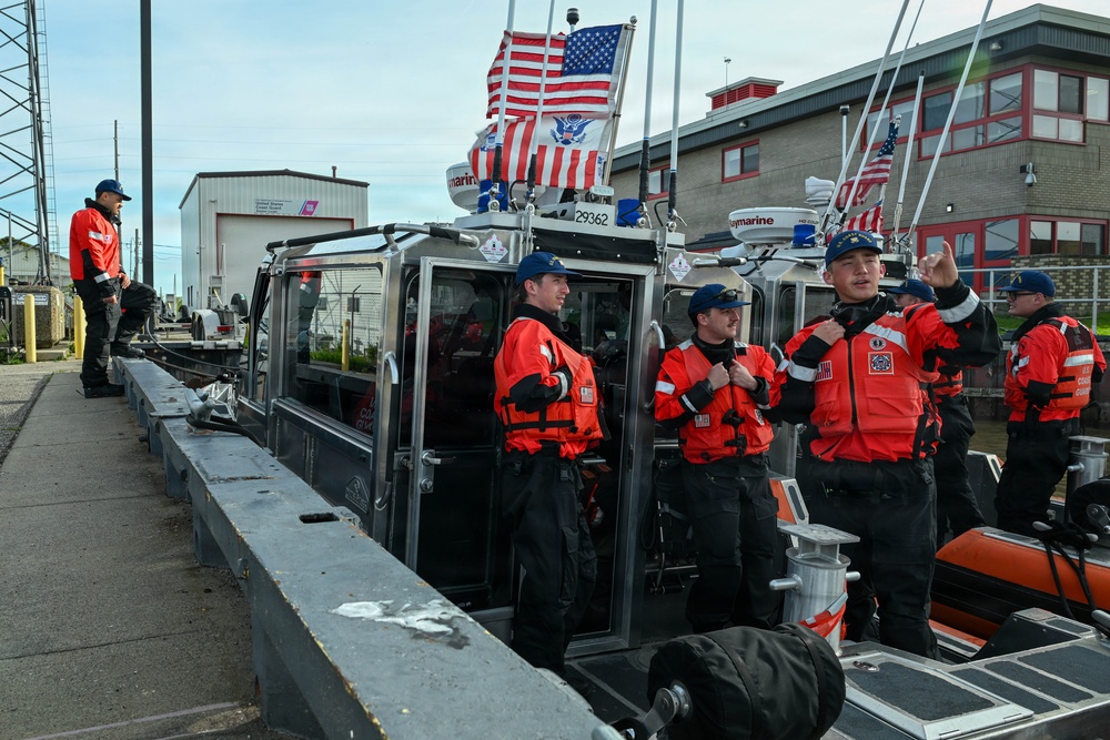 Coast Guard Great Lakes District holds Boat Crew College in Lorain, Ohio
