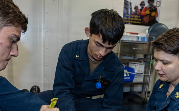 Midshipmen Participate In TCCC Training