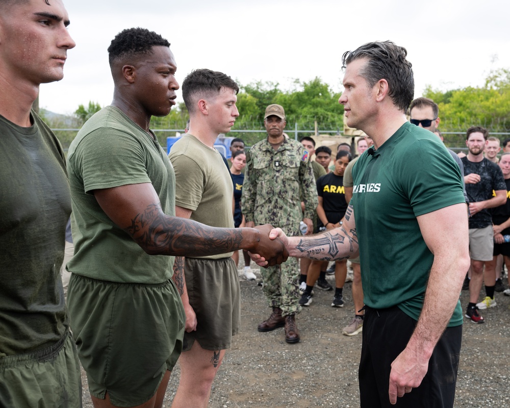 SW Visits GTMO, CENTCOM