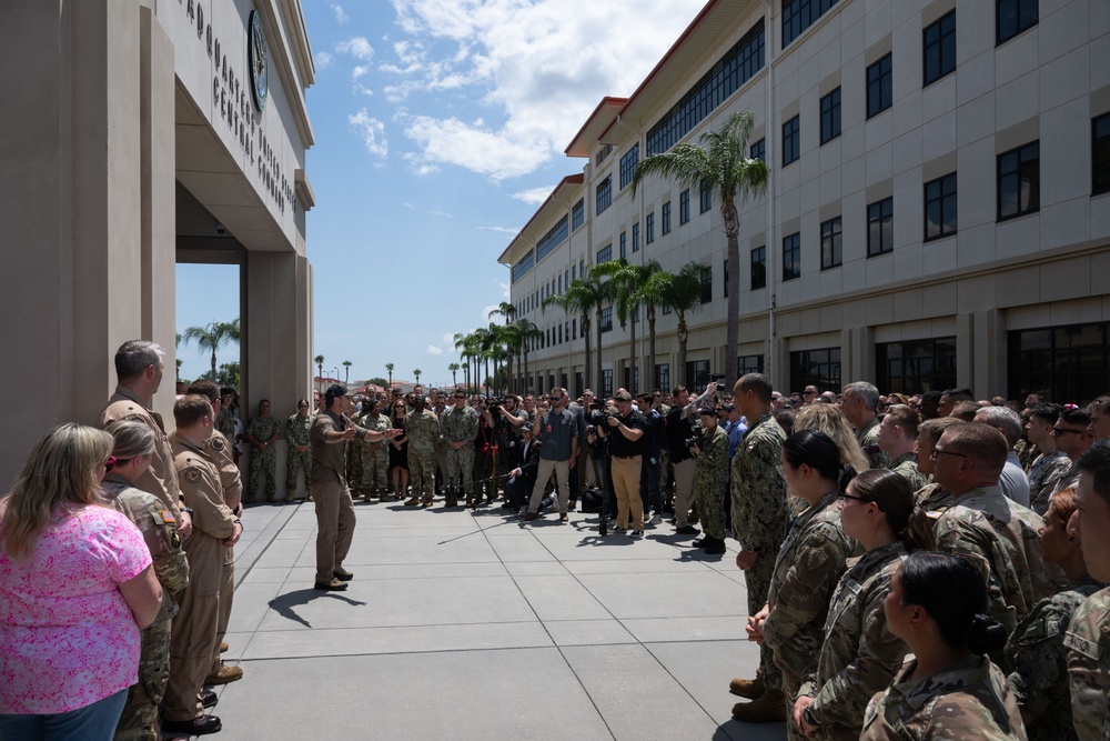 SW Visits GTMO, CENTCOM