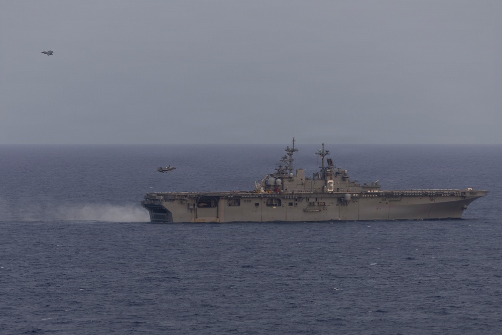 Kearsarge Conducts Flight Deck Operations