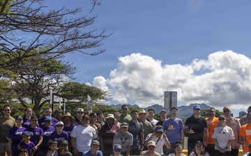 Sailors, Airmen Take Part in Sand Island State Recreation Area Cleanup